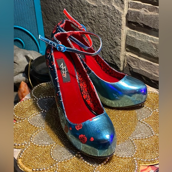 VTG IRON FIST sexy blue metallic stilettos,red rose tattoo print,ankle strap,8 - Picture 5 of 16